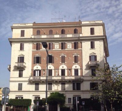 Bâtiment d'une école italienne à Rome