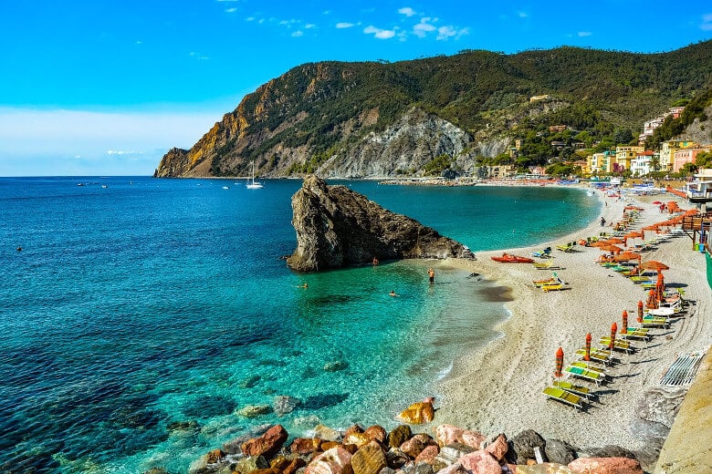 italian music summer on the beach (1)