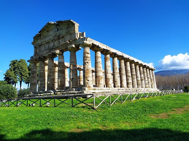 cultural italian immersion in salerno at paestum site - Photo by Diodato Buonora